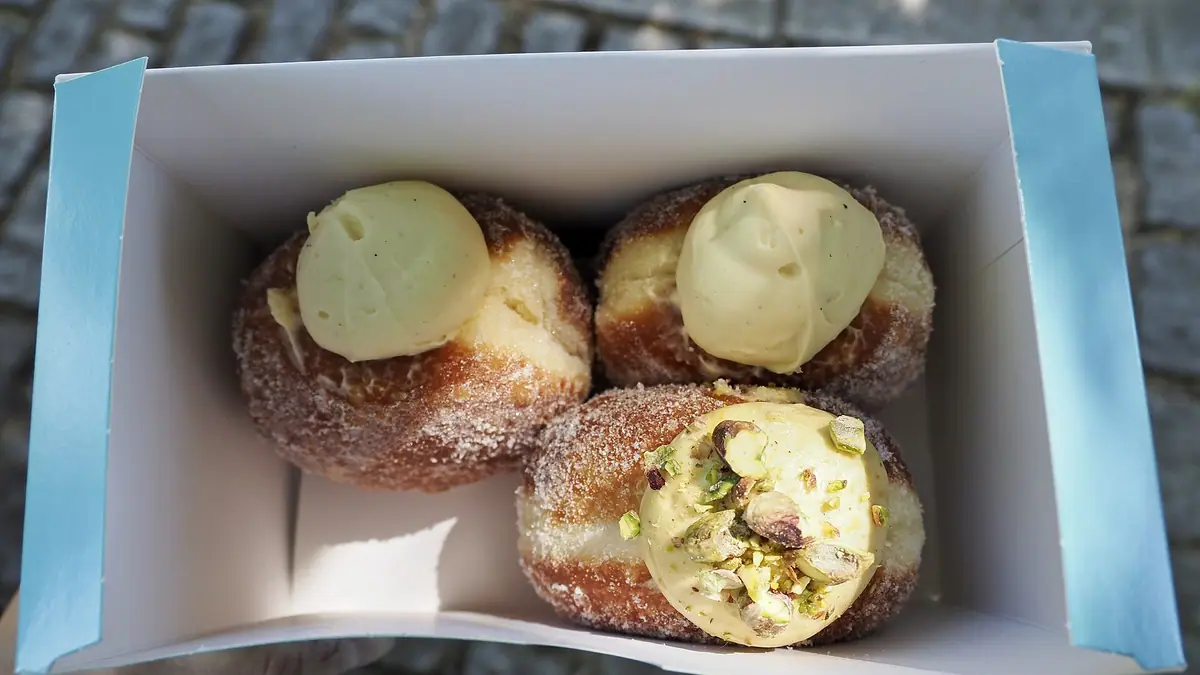 Bakery & Café bakes